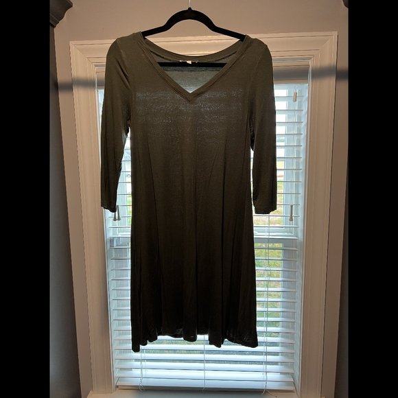 Mid-length Sleeved Dress - Picture 1 of 2